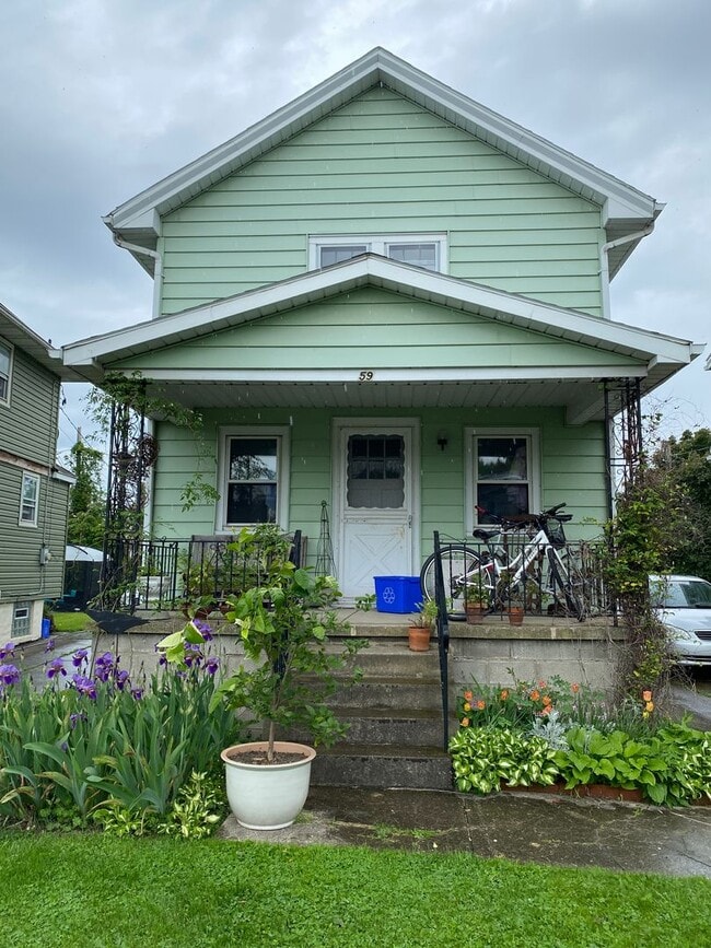 Building Photo - Sunny, Energy-Efficient Home in a Quiet, Close-to-Everything Neighborhood