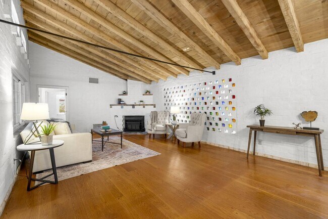 Building Photo - 3691 Laguna Ave