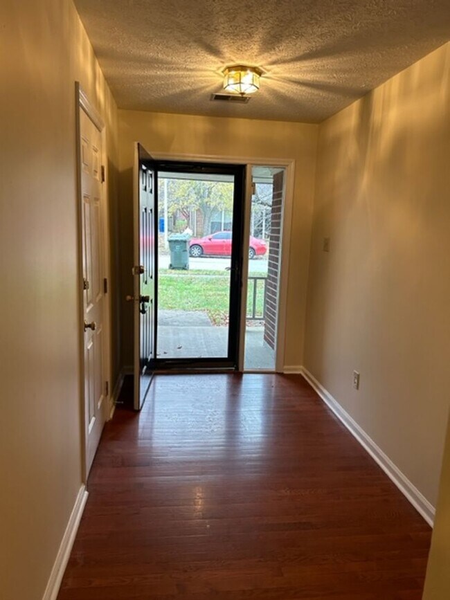 Building Photo - The Vineyard Ranch Home     260207