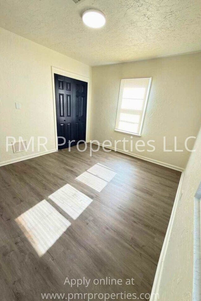 Building Photo - 3 Bedrooms / 1.5 Bathrooms House
