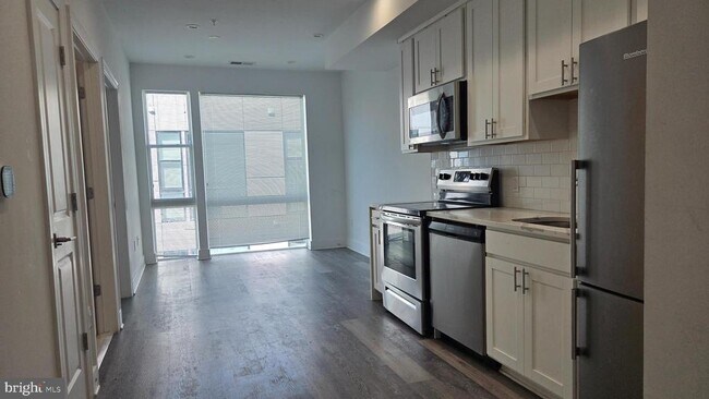 Building Photo - 818 Bladensburg Rd NE