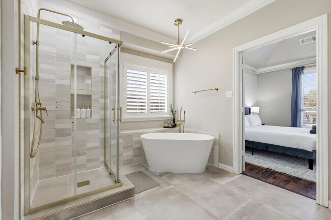 Building Photo - 4843 Golfside Dr