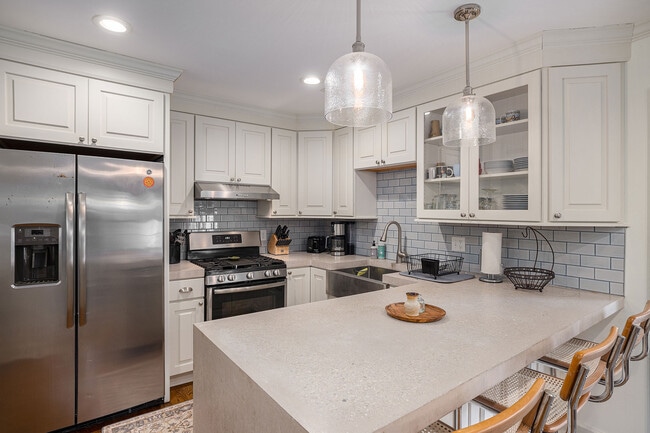 Building Photo - 826 Symmes Dr