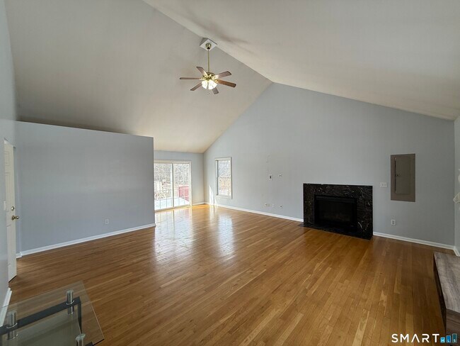 Building Photo - 156 3rd Ave