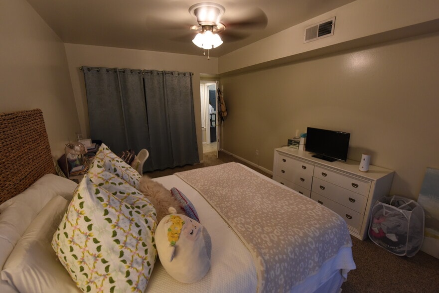 Building Photo - 55 Hanover Cir