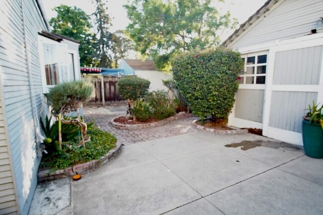 Building Photo - 1479 Sierra Ave
