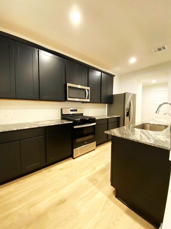 Building Photo - 1623 Fleetwood Crossing Dr