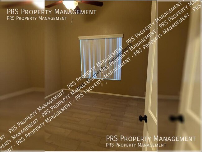 Building Photo - 1041 E Silverwood Dr