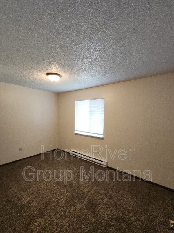 Building Photo - 2111 S 4th St W