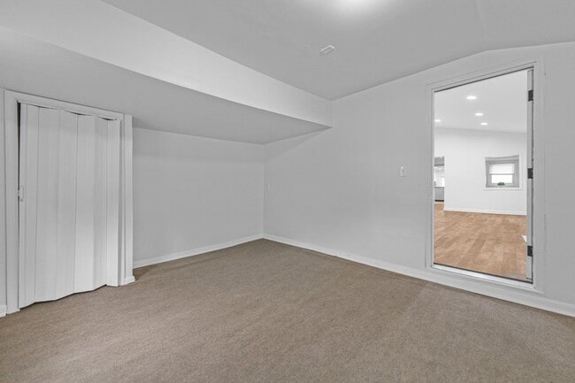 Building Photo - 1402 Valley Rd