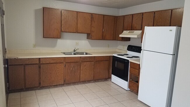 Building Photo - Diamond Ridge 15