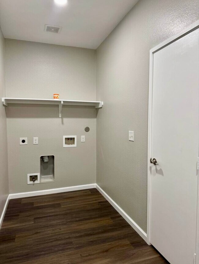 Building Photo - 4741 Providence St