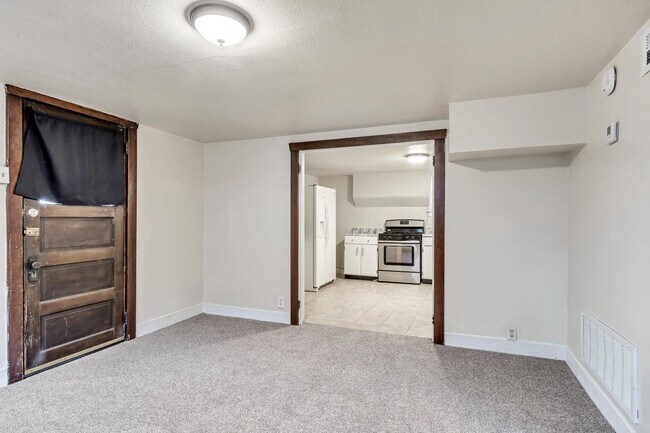 Building Photo - 172 S 600 W
