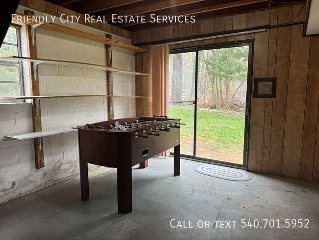 Building Photo - 2042 Hawksbill Rd