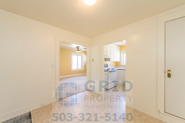 Building Photo - Charming 2 Bedroom Home in Mt Scott Arleta!