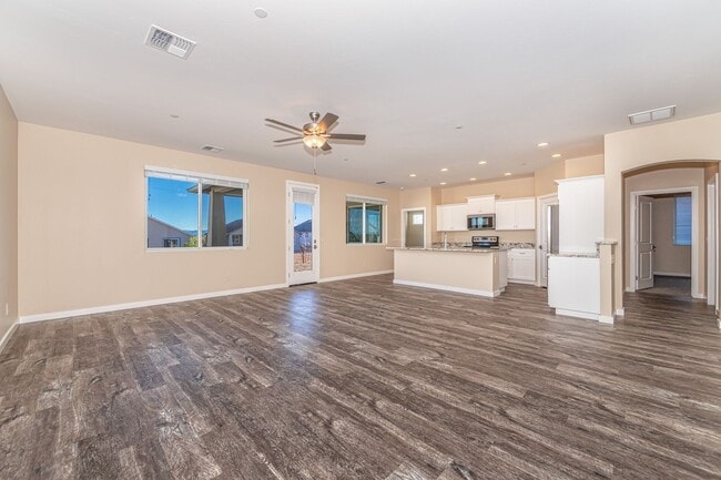 Building Photo - 1578 Chateau Dr