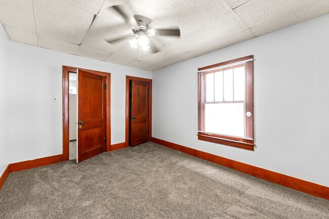 Building Photo - Charming 2-Bedroom Home with Fenced Yard –...