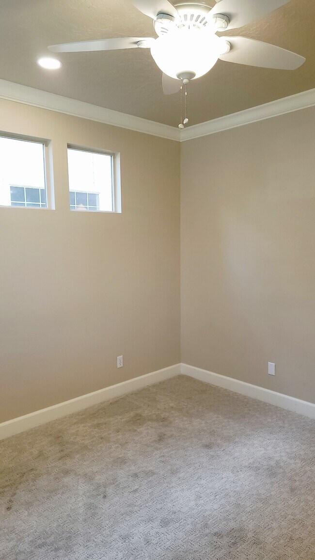 Building Photo - 3993 N Heritage View Ave