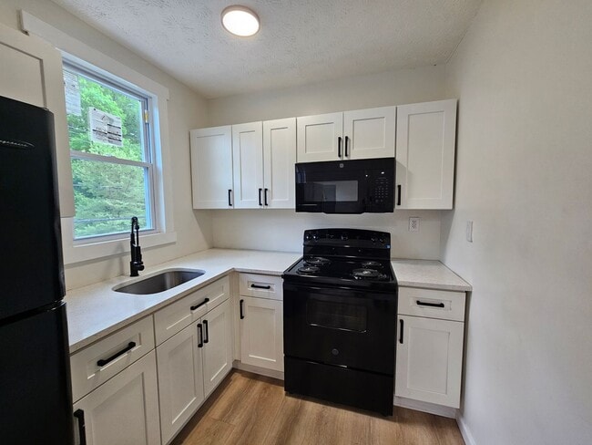 Primary Photo - Newly updated 2 bedroom apartment for rent!