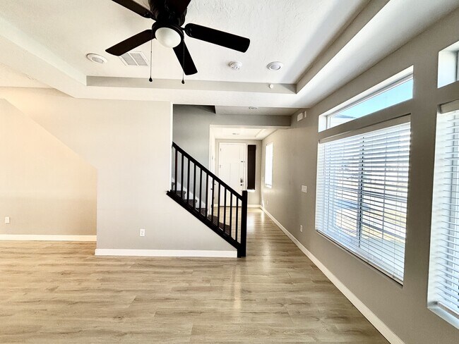 Building Photo - 153 E Brushy Canyon St