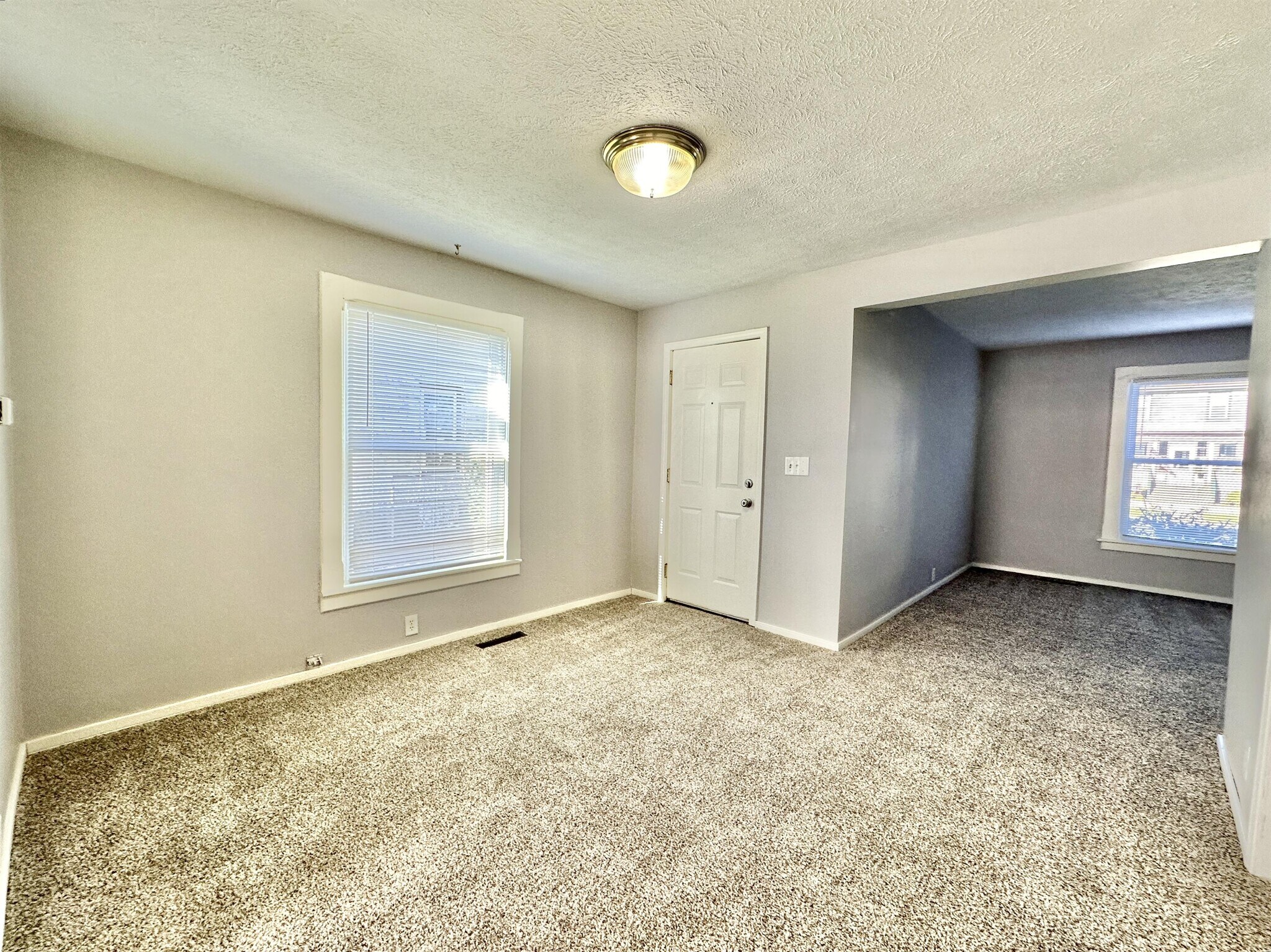 Building Photo - 1023 Hackett St