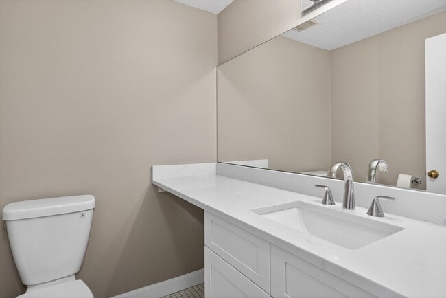 Building Photo - 77 Wilson St