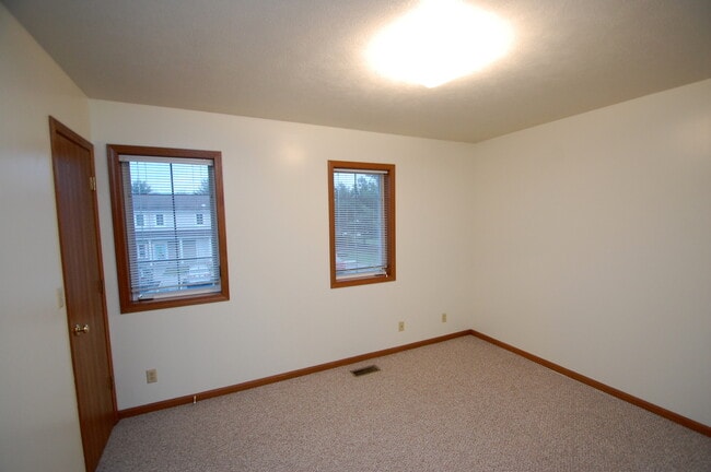 Building Photo - 121 Watertower Ct