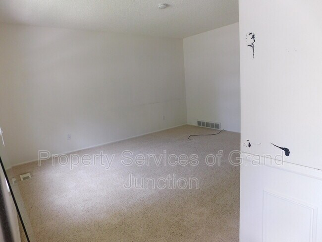Building Photo - 4 Chardonnay Ct