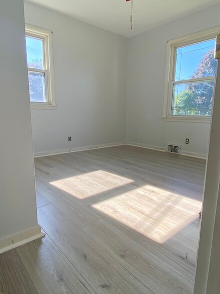 2nd bedroom - 8003 Broadfern Dr