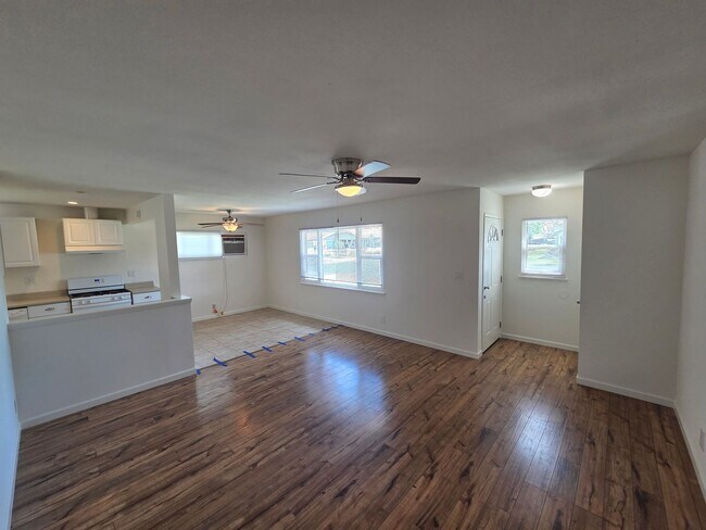 Building Photo - 15303 Fairhope Dr
