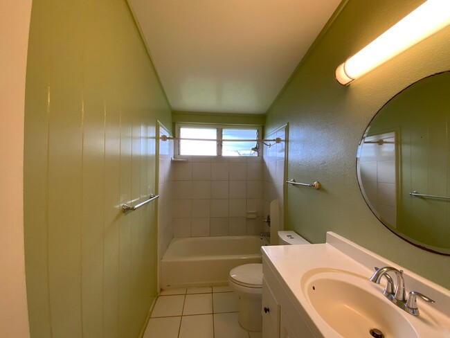 Building Photo - Single level, Single Family Home in Kailua
