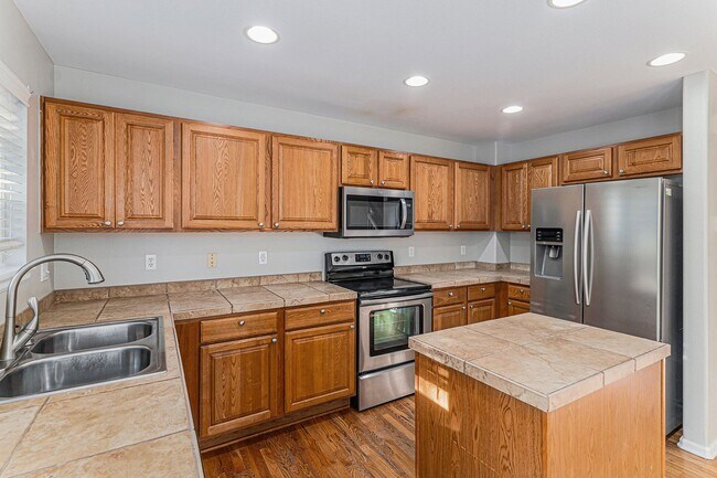 Building Photo - Single family 4 bed 3 bath for rent