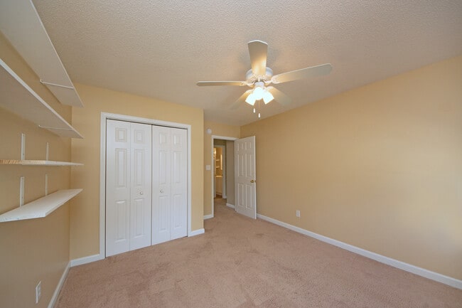Building Photo - 1112 Huff Dr
