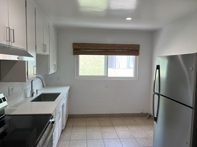 Building Photo - 4463 Mentone St