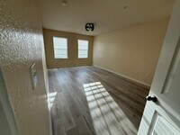 Building Photo - 3071 Ashland Ln N