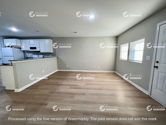 Building Photo - Spectacular   2B/2.5B Townhome