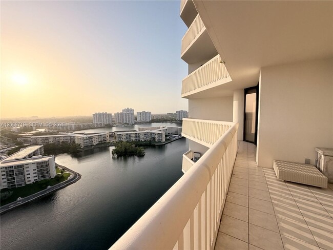 Building Photo - 1000 W Island Blvd