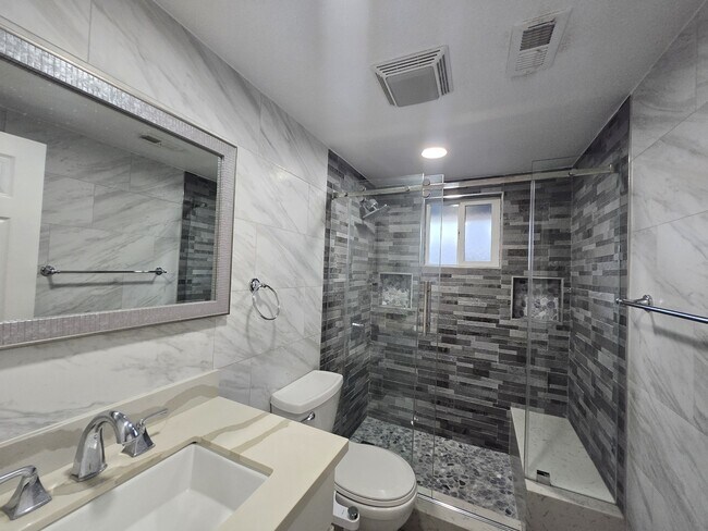 Building Photo - 9622 Stonybrook Dr