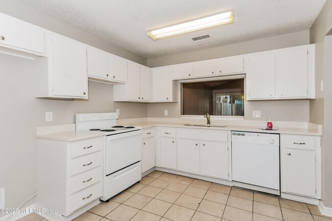 Building Photo - 2217 Destine Ln