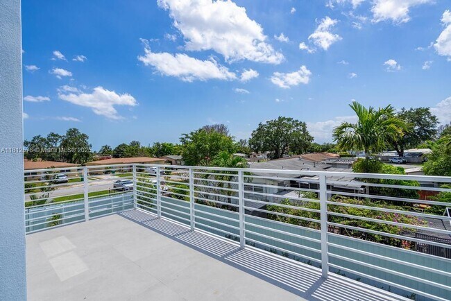 Building Photo - 320 Florida Blvd