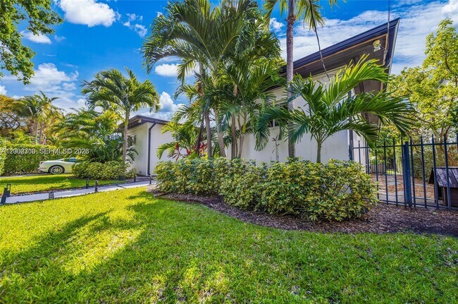 Building Photo - 3531 SW 1st Ave