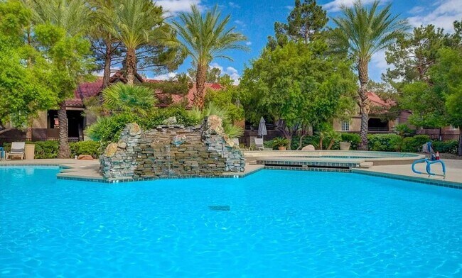 Building Photo - RESORT STYLE LIVING!