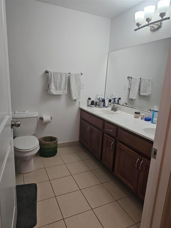 Building Photo - 362 NE 194th Terrace