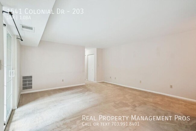 Building Photo - 1541 Colonial Dr