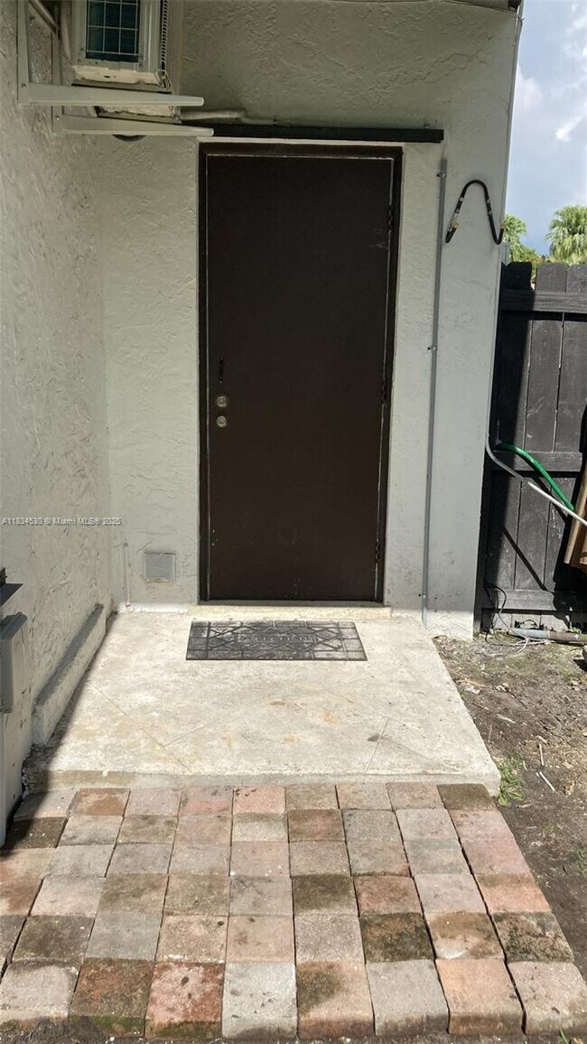 Building Photo - 10325 SW 115th Ct