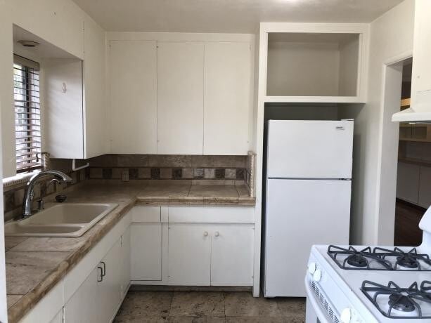 Building Photo - 537 Trouville Ave