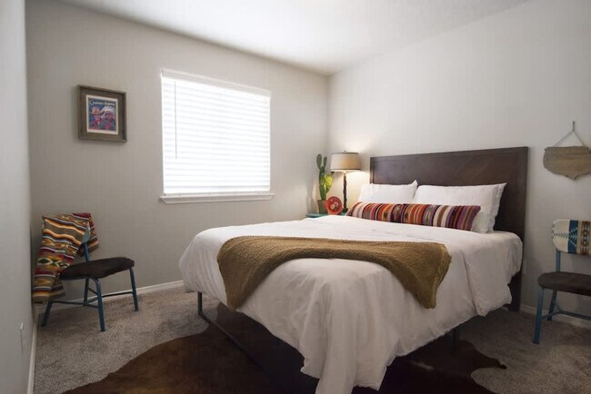 Building Photo - 3912 E Clear Springs Dr.