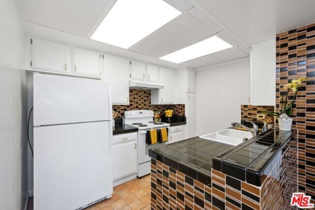 Building Photo - 10535 Wilshire Blvd