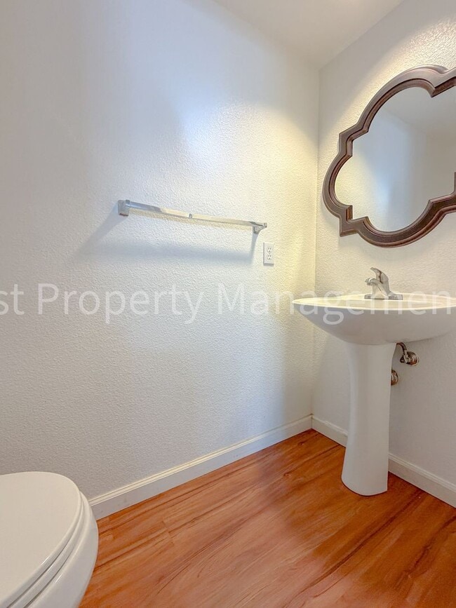 Building Photo - San Jose Townhome Near Levi Stadium
