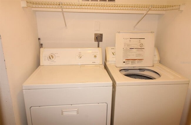 Building Photo - 3400 Crystal Ct W